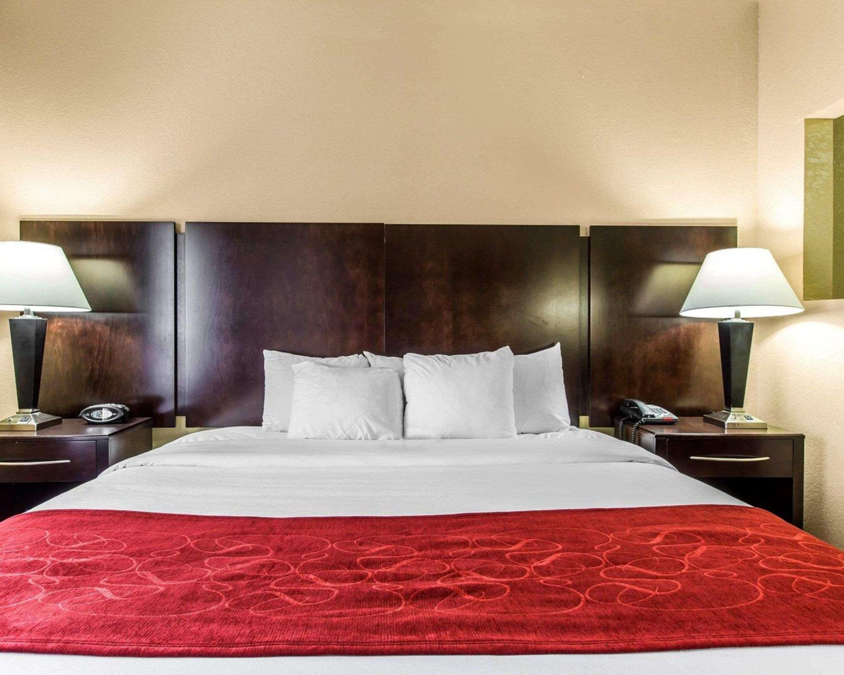 Comfort Suites Вейкросс Екстер'єр фото