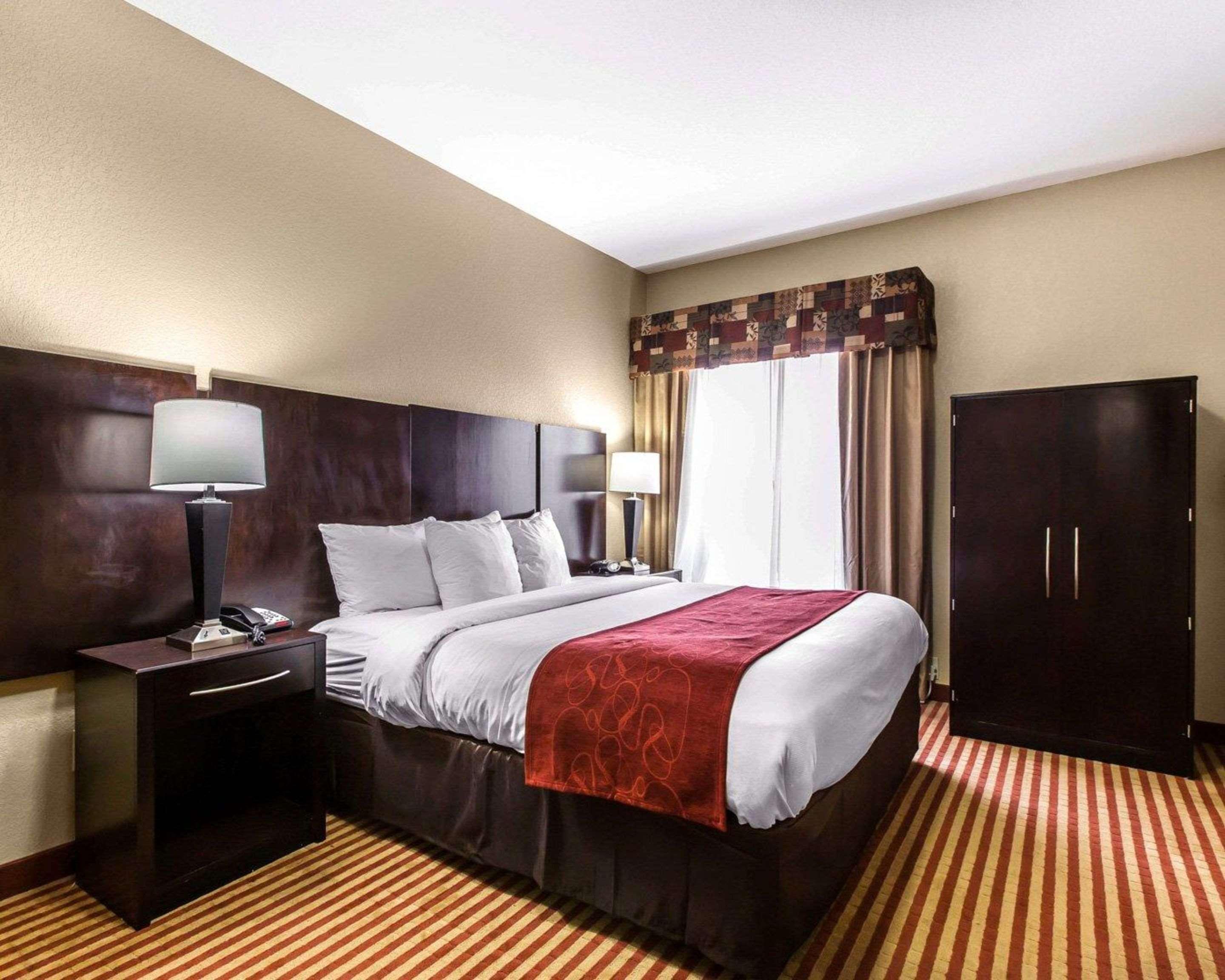 Comfort Suites Вейкросс Екстер'єр фото