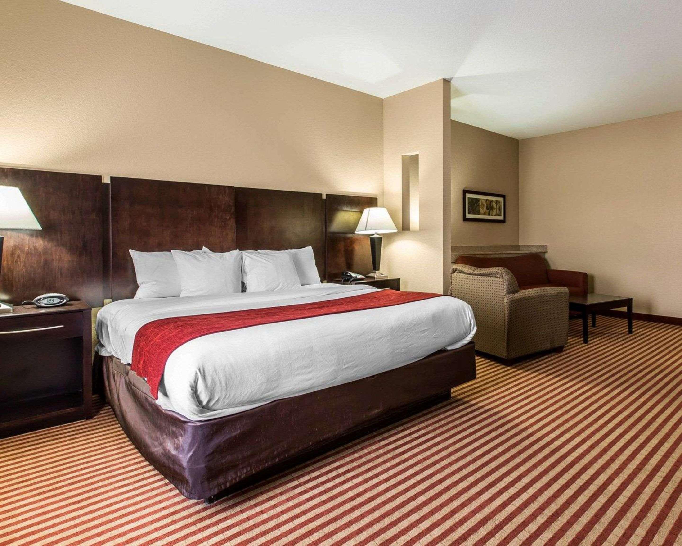 Comfort Suites Вейкросс Екстер'єр фото