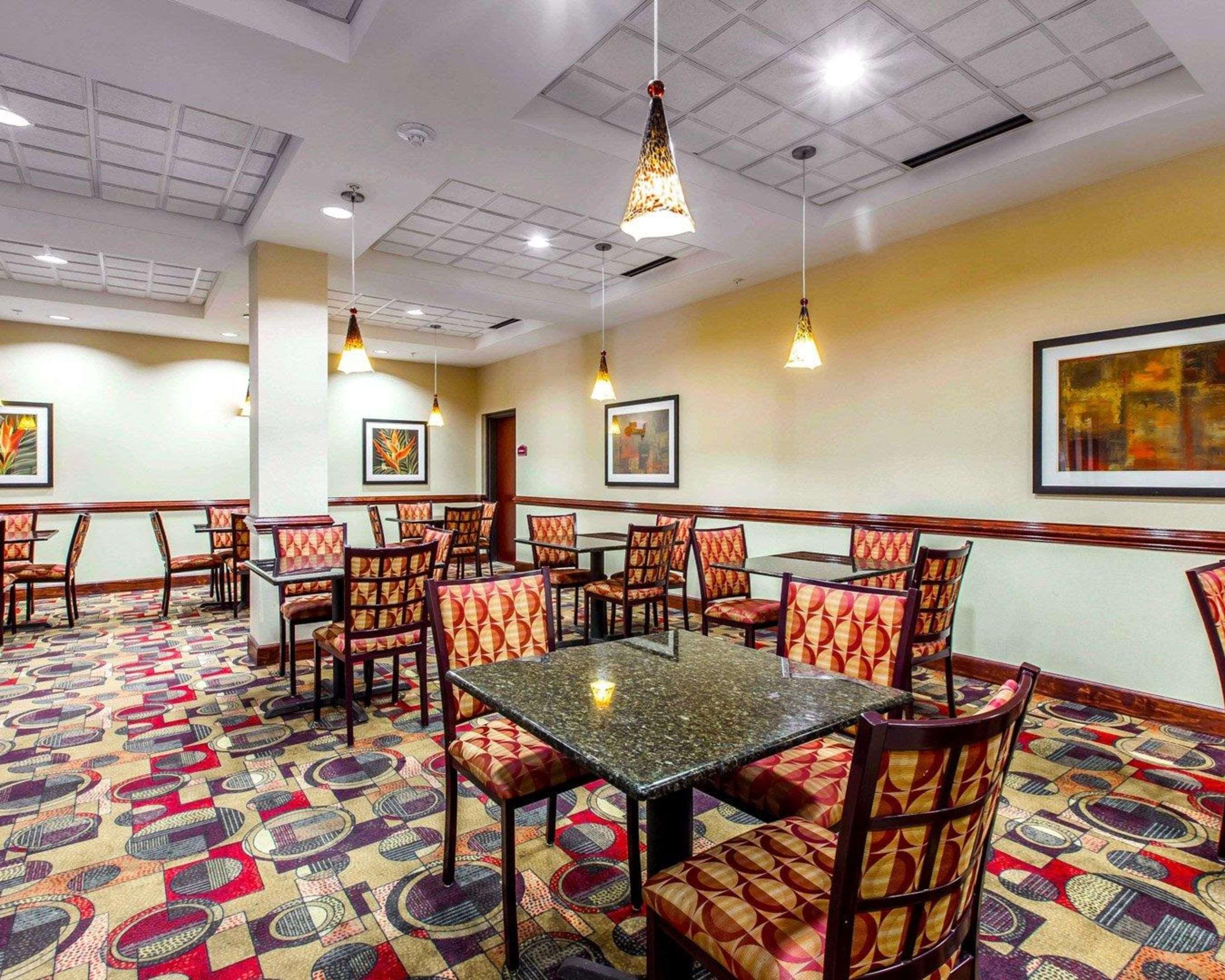 Comfort Suites Вейкросс Екстер'єр фото