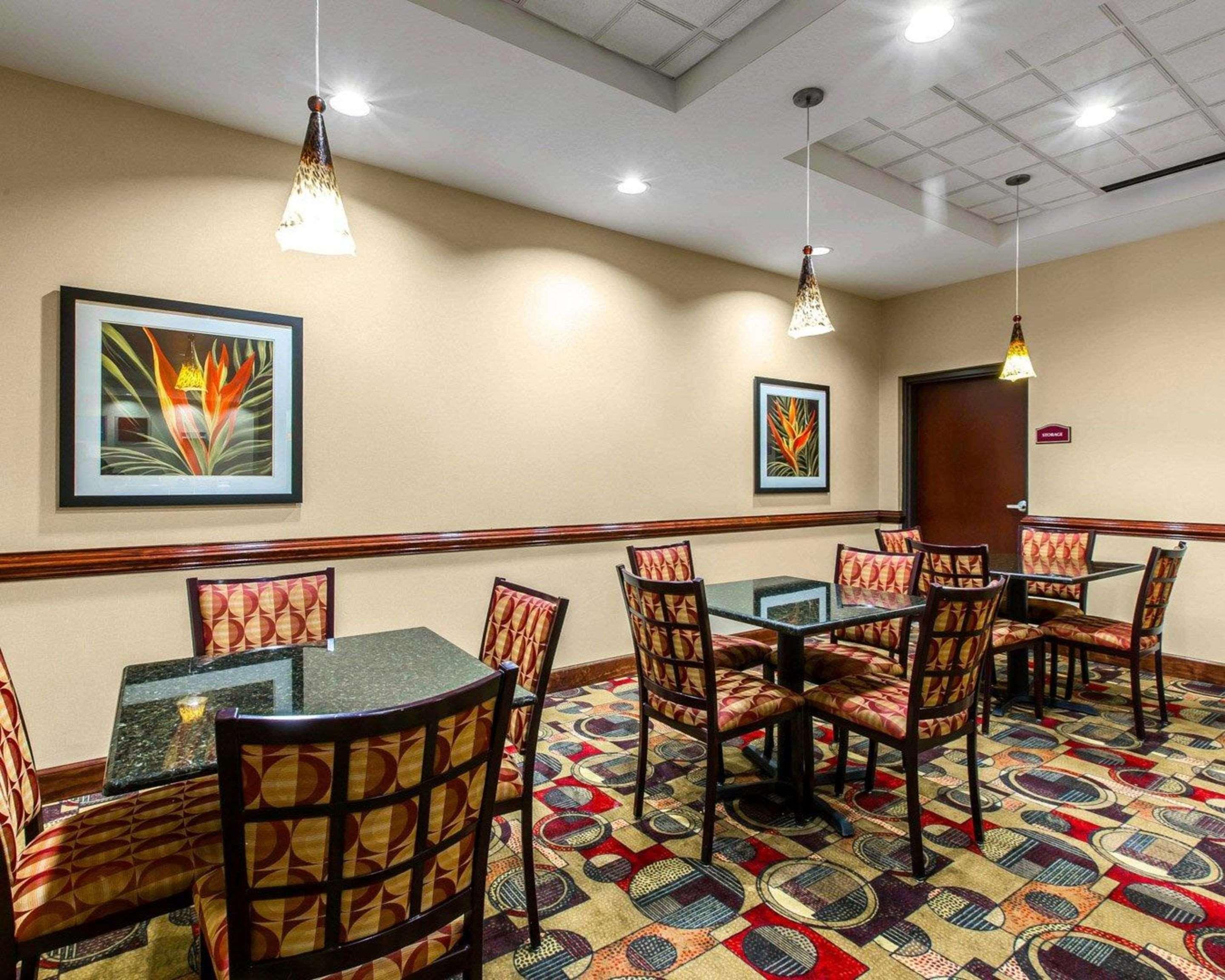 Comfort Suites Вейкросс Екстер'єр фото